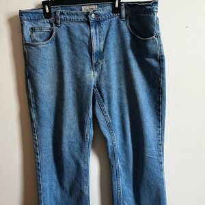 L.L. Bean me s 40X32 Standard Relaxed Fit light wash Denim Jeans